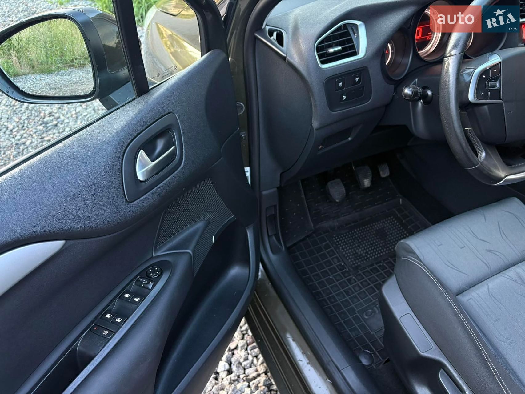 Citroen C4 2011 VIN VF7NC5FS0BY608704 фото оголошення 4 з 24