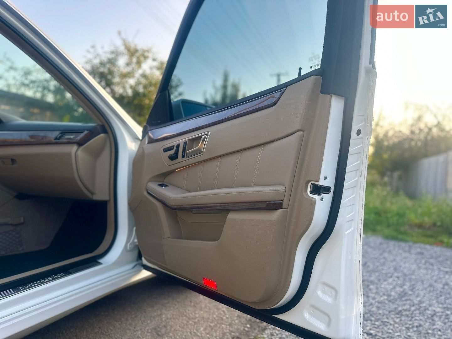 Mercedes-Benz E-Class 2012 VIN WDDHF2EB5DA704191 фото оголошення 25 з 34