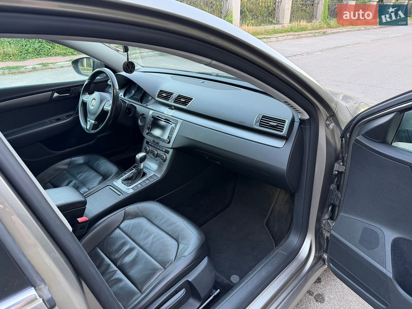Volkswagen Passat 2011 VIN WVWZZZ3CZCE113654 фото оголошення 10 з 27