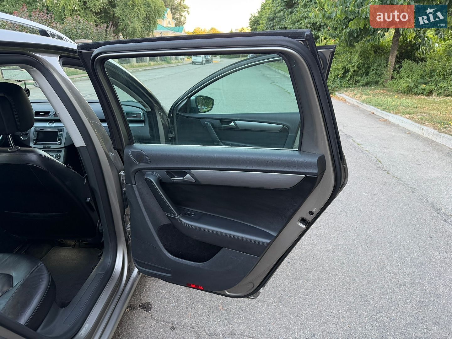 Volkswagen Passat 2011 VIN WVWZZZ3CZCE113654 фото оголошення 13 з 27