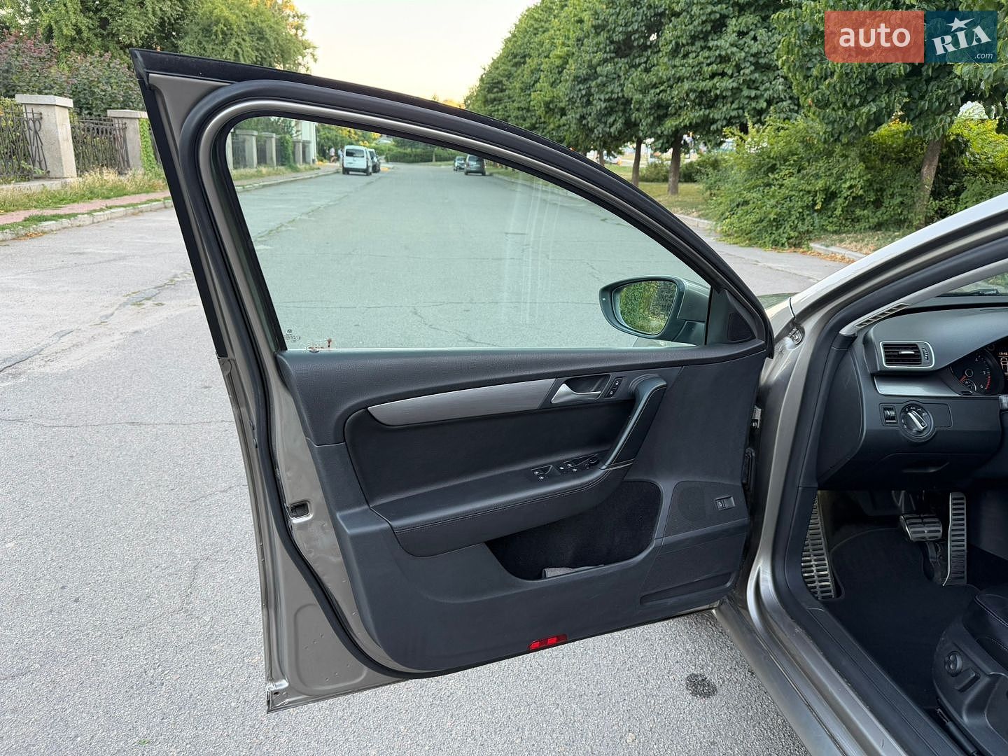 Volkswagen Passat 2011 VIN WVWZZZ3CZCE113654 фото оголошення 16 з 27