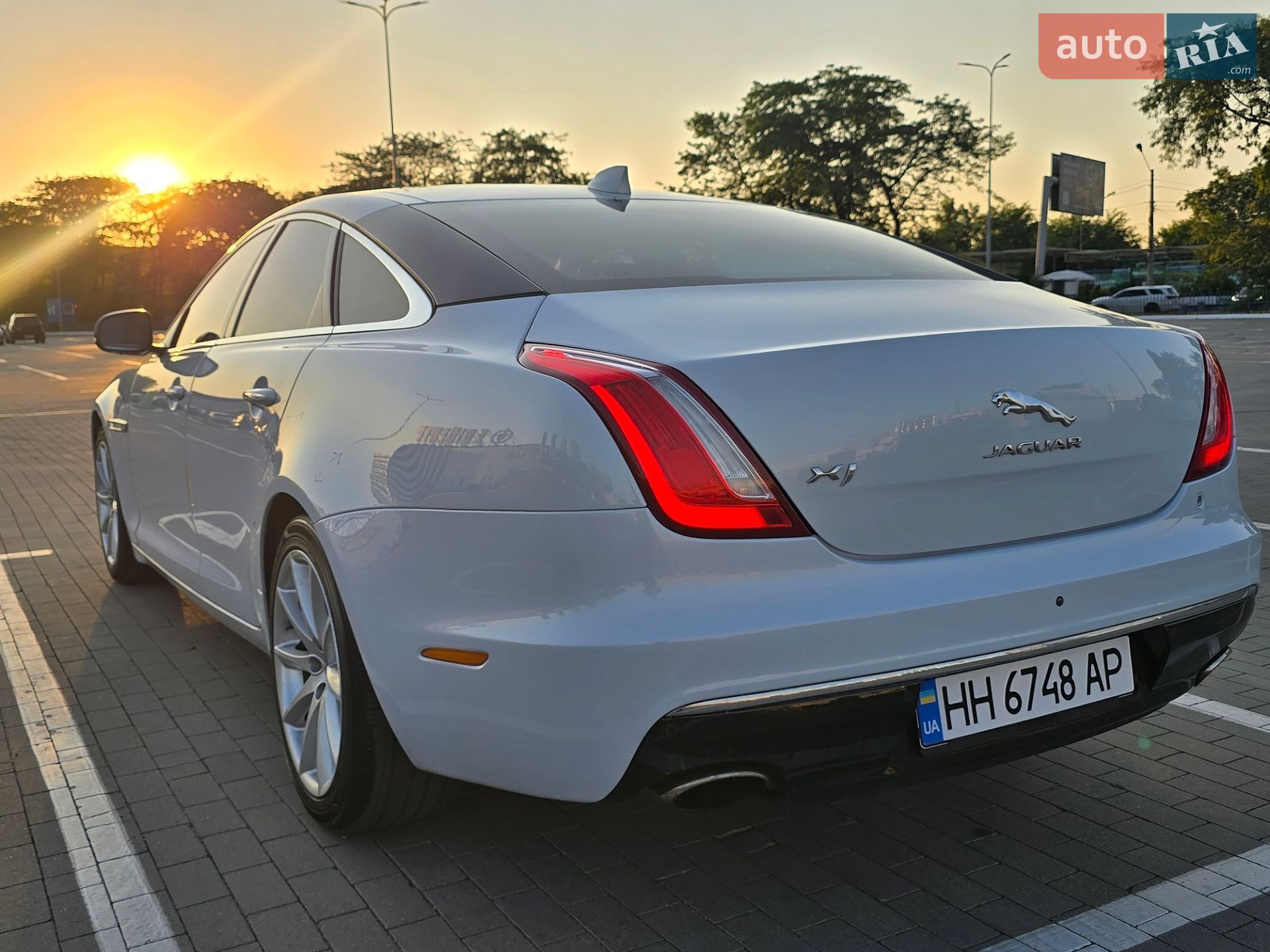 Jaguar XJ 2017 VIN SAJAA1294HNW07392 фото оголошення 4 з 25