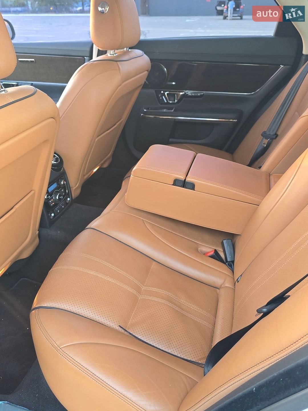 Jaguar XJ 2017 VIN SAJAA1294HNW07392 фото оголошення 10 з 25