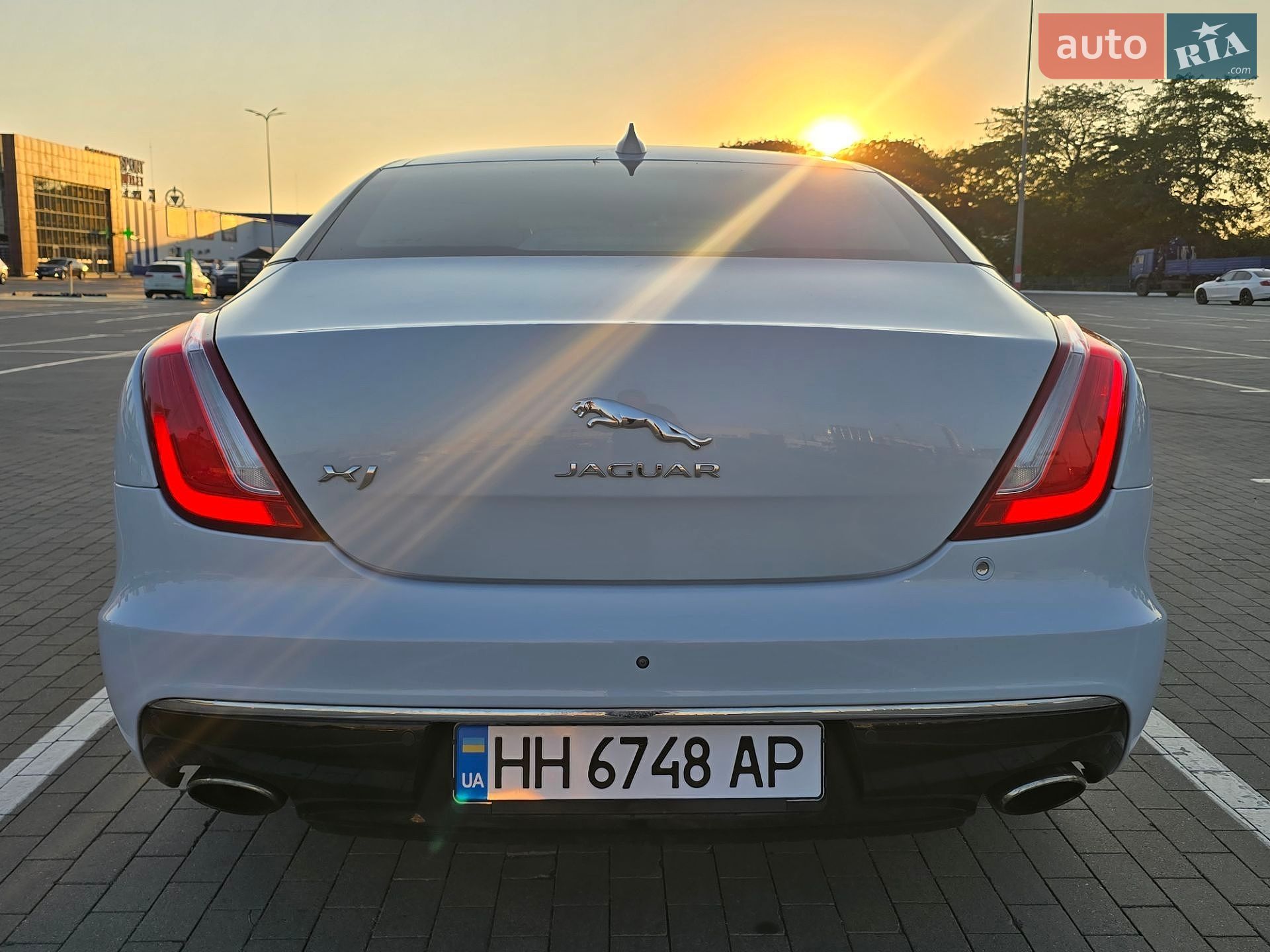 Jaguar XJ 2017 VIN SAJAA1294HNW07392 фото оголошення 11 з 25