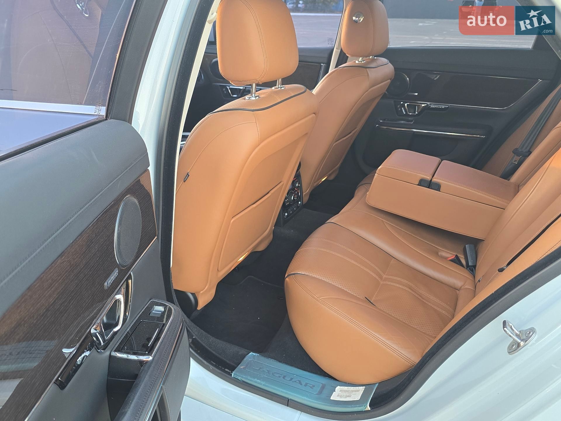 Jaguar XJ 2017 VIN SAJAA1294HNW07392 фото оголошення 12 з 25