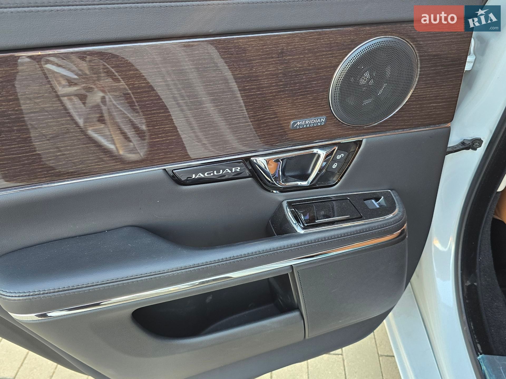 Jaguar XJ 2017 VIN SAJAA1294HNW07392 фото оголошення 16 з 25