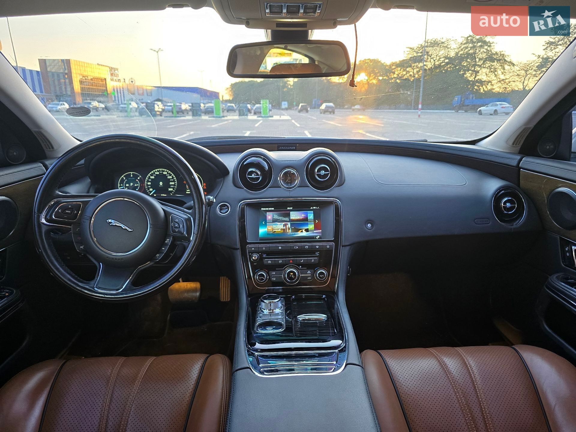 Jaguar XJ 2017 VIN SAJAA1294HNW07392 фото оголошення 23 з 25