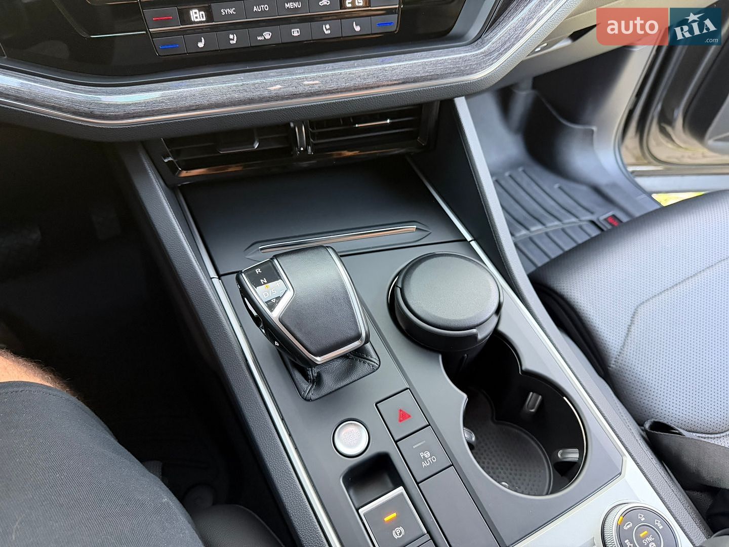 Volkswagen Touareg 2021 VIN WVGZZZCRZND010028 фото оголошення 22 з 27