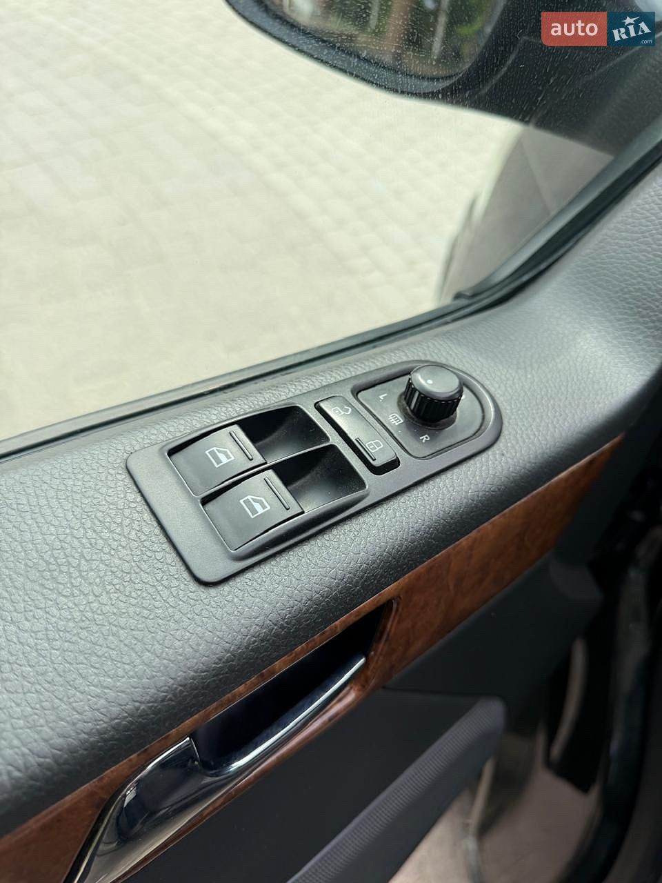 Volkswagen Multivan 2010 VIN WV2ZZZ7H2BH056275 фото оголошення 15 з 19