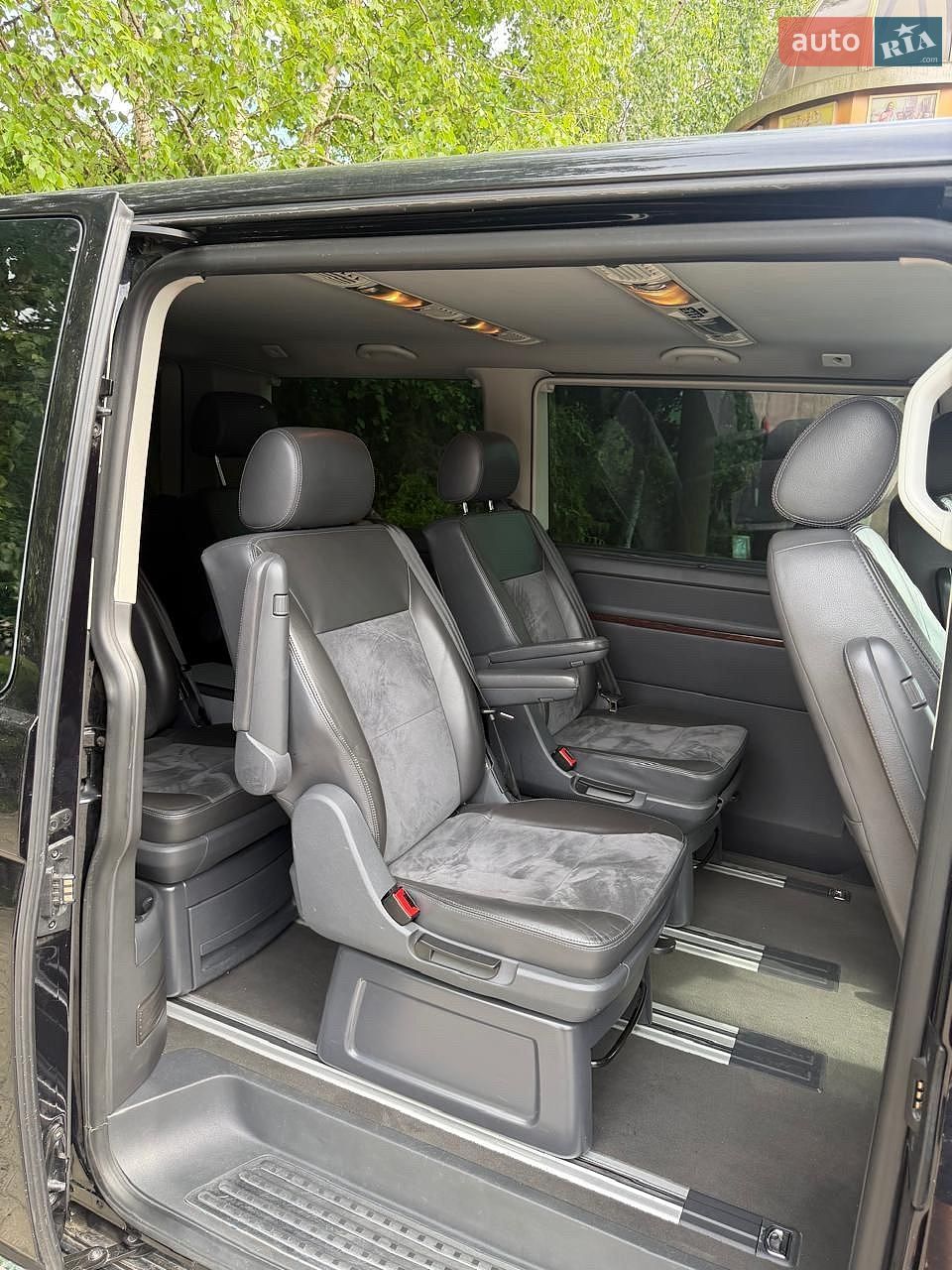 Volkswagen Multivan 2010 VIN WV2ZZZ7H2BH056275 фото оголошення 13 з 19