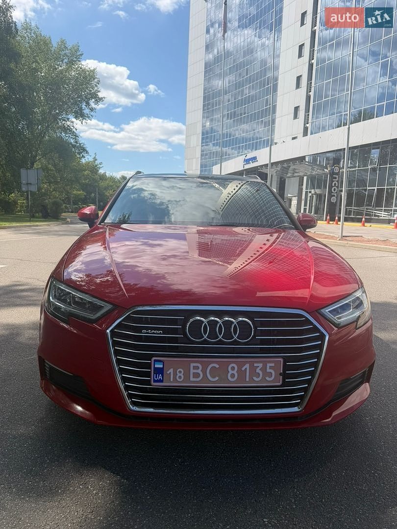 Audi A3 2018 VIN WAUSPBFF5JA154904 фото оголошення 2 з 16