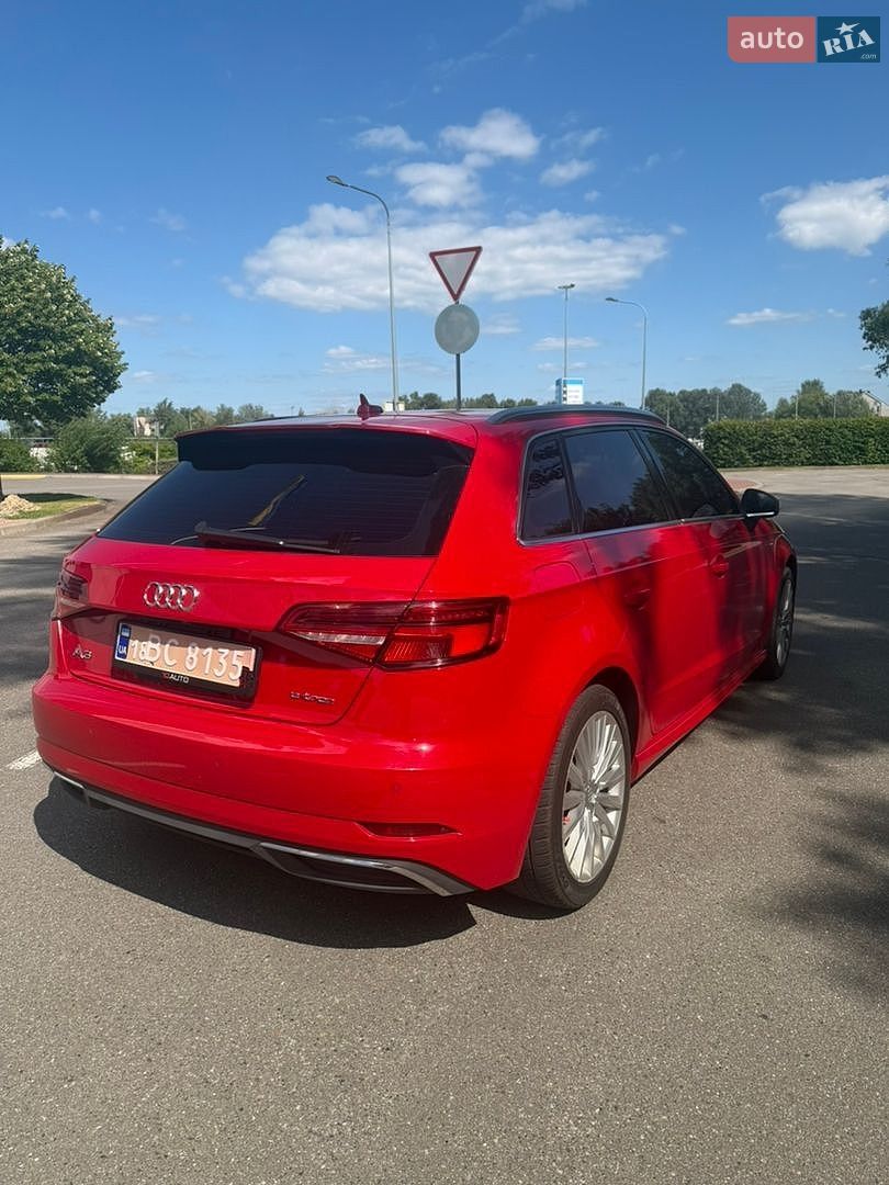 Audi A3 2018 VIN WAUSPBFF5JA154904 фото оголошення 4 з 16