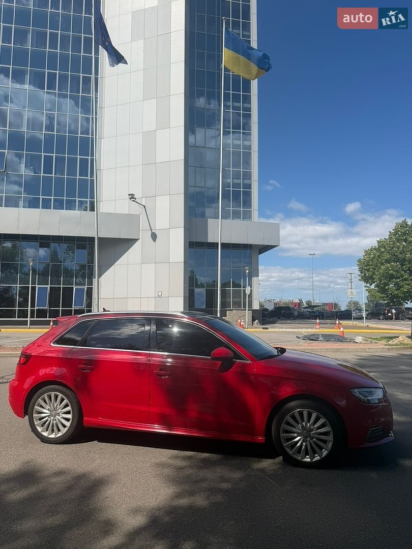 Audi A3 2018 VIN WAUSPBFF5JA154904 фото оголошення 12 з 16