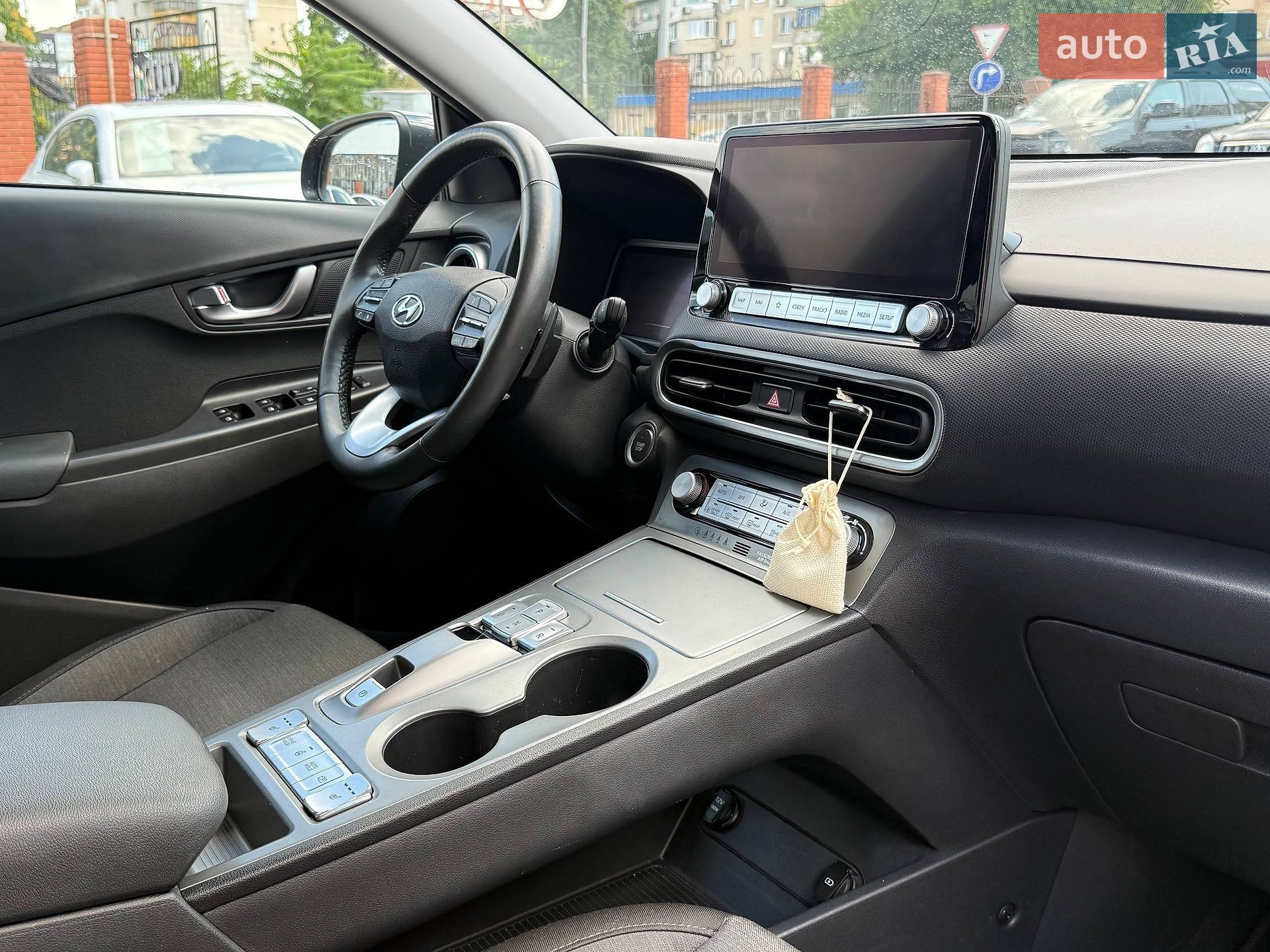 Hyundai Kona Electric 2022 VIN TMAK281HFNJ052338 фото оголошення 42 з 46
