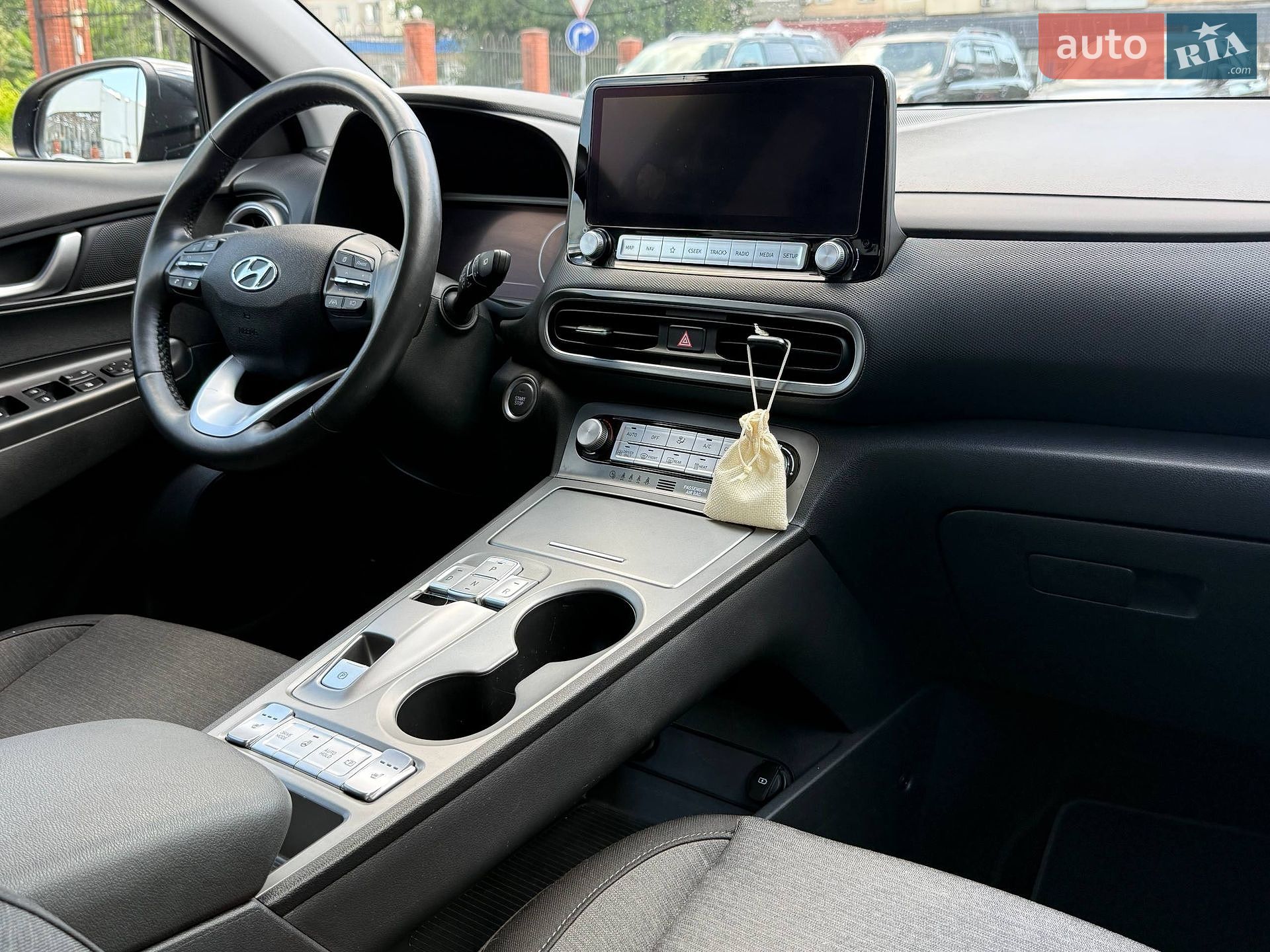 Hyundai Kona Electric 2022 VIN TMAK281HFNJ052338 фото оголошення 43 з 46