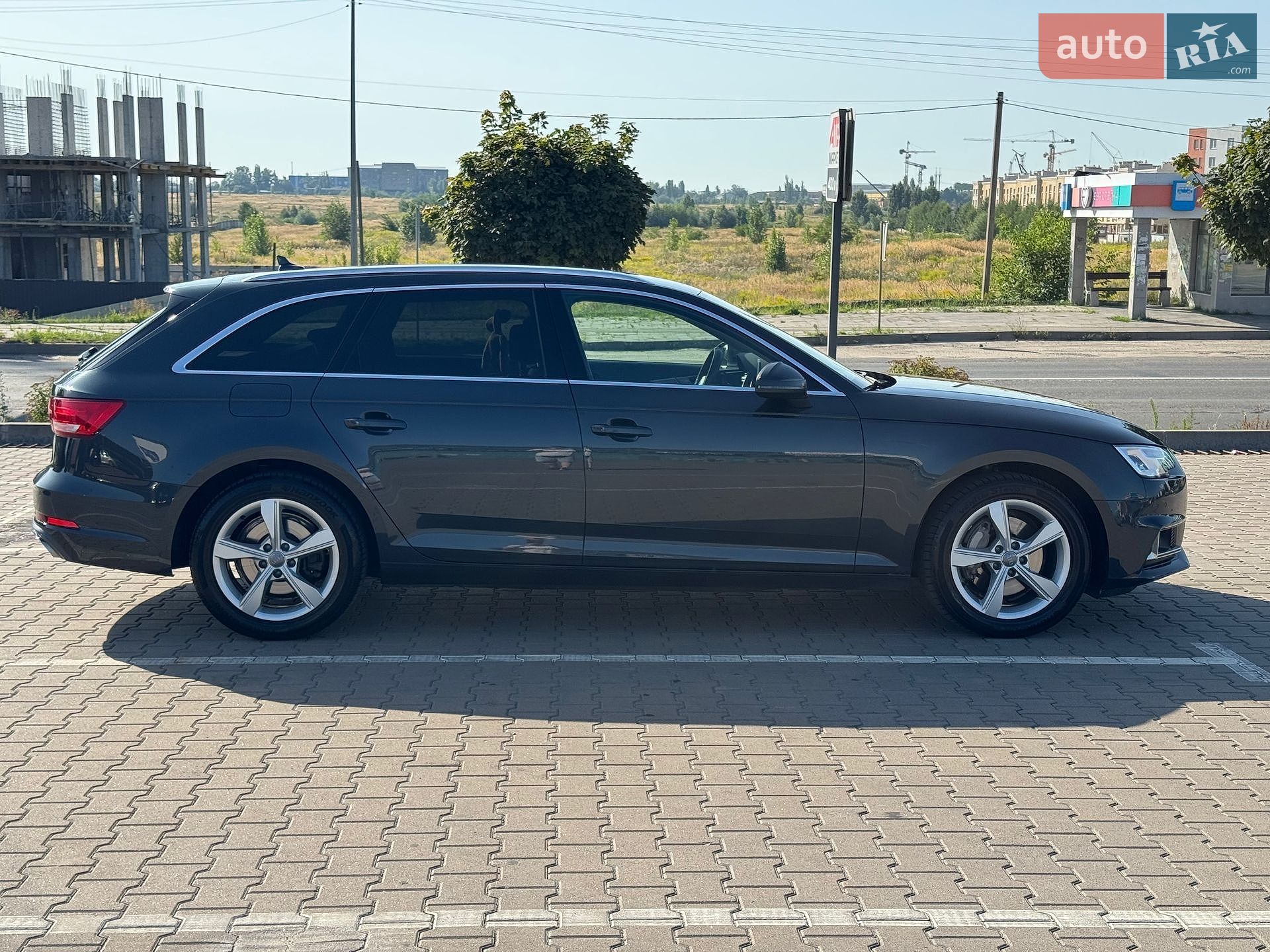 Audi A4 2019 VIN WAUZZZF47KA079169 фото оголошення 4 з 38