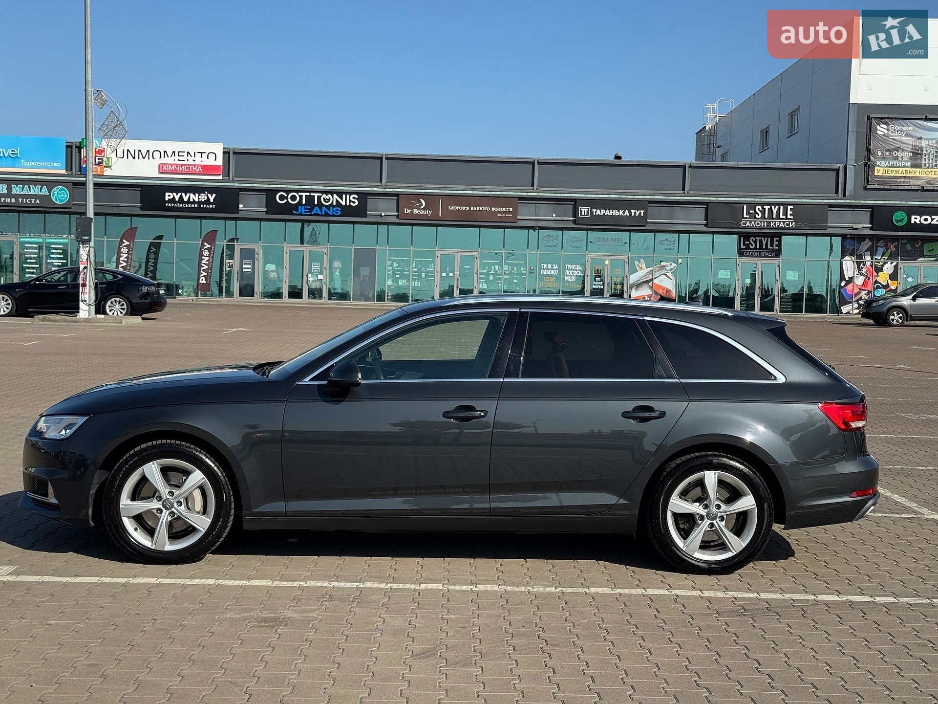 Audi A4 2019 VIN WAUZZZF47KA079169 фото оголошення 10 з 38