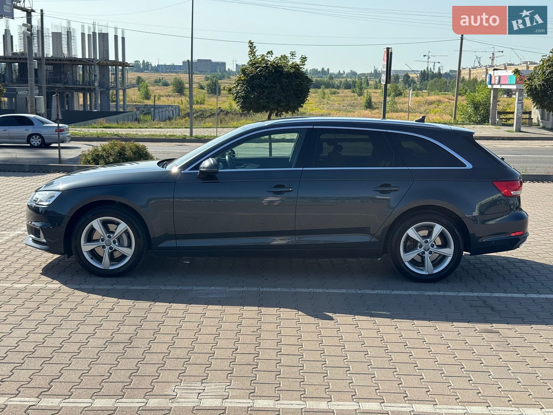 Audi A4 2019 VIN WAUZZZF47KA079169 фото оголошення 11 з 38