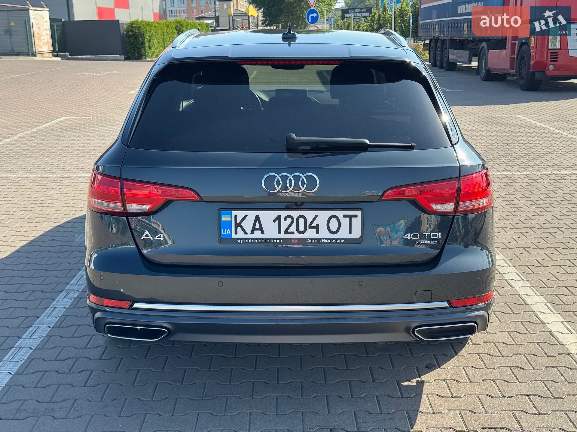 Audi A4 2019 VIN WAUZZZF47KA079169 фото оголошення 17 з 38