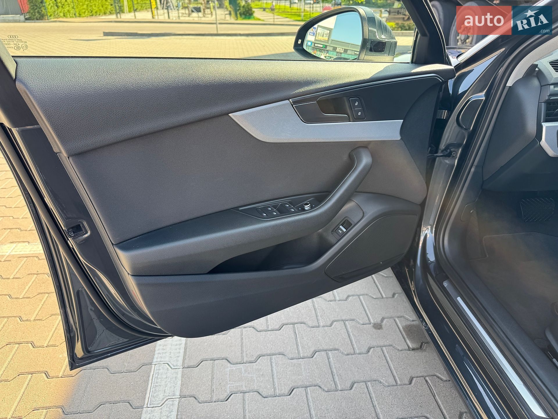 Audi A4 2019 VIN WAUZZZF47KA079169 фото оголошення 23 з 38