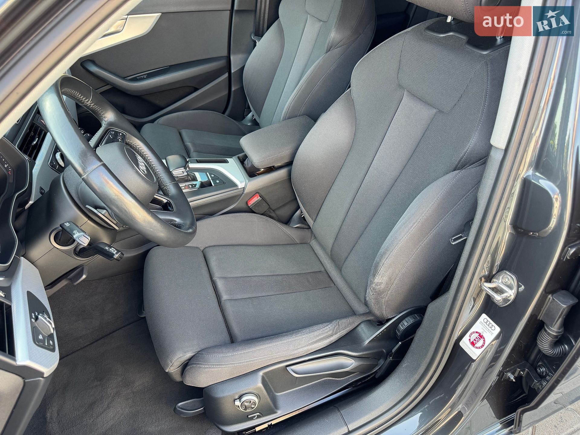 Audi A4 2019 VIN WAUZZZF47KA079169 фото оголошення 24 з 38