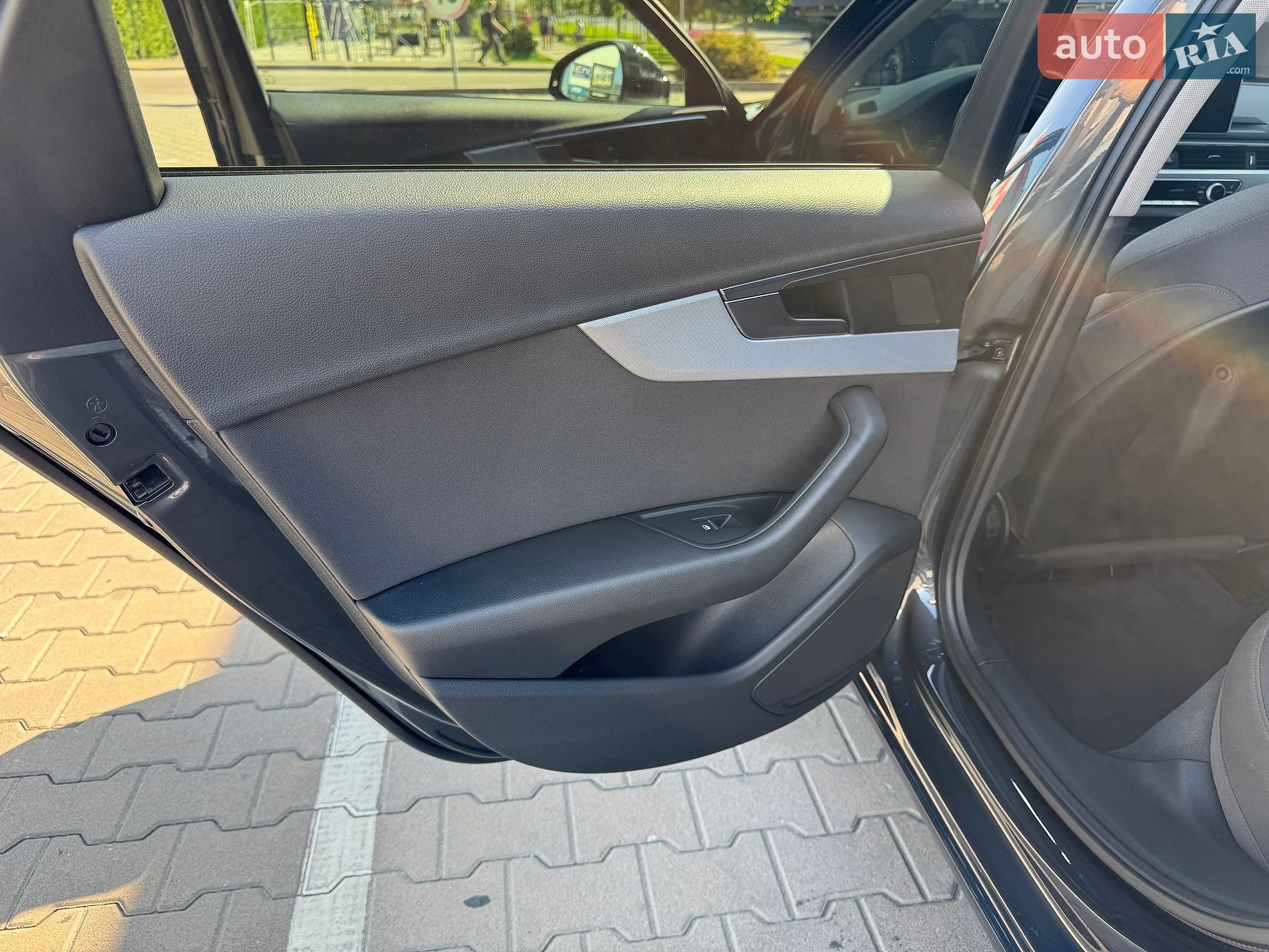 Audi A4 2019 VIN WAUZZZF47KA079169 фото оголошення 25 з 38