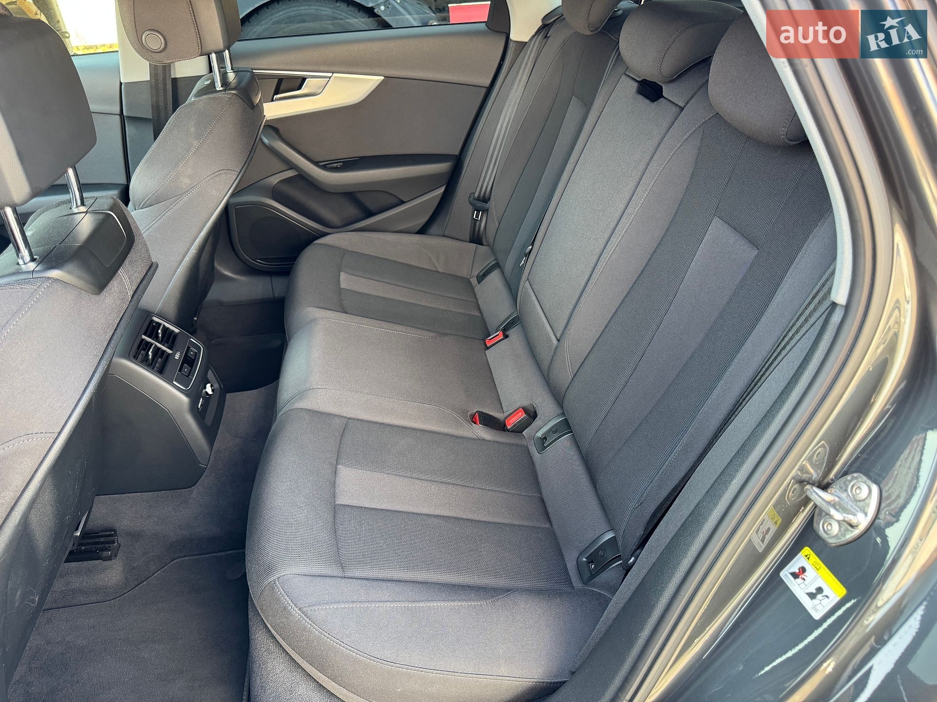 Audi A4 2019 VIN WAUZZZF47KA079169 фото оголошення 26 з 38
