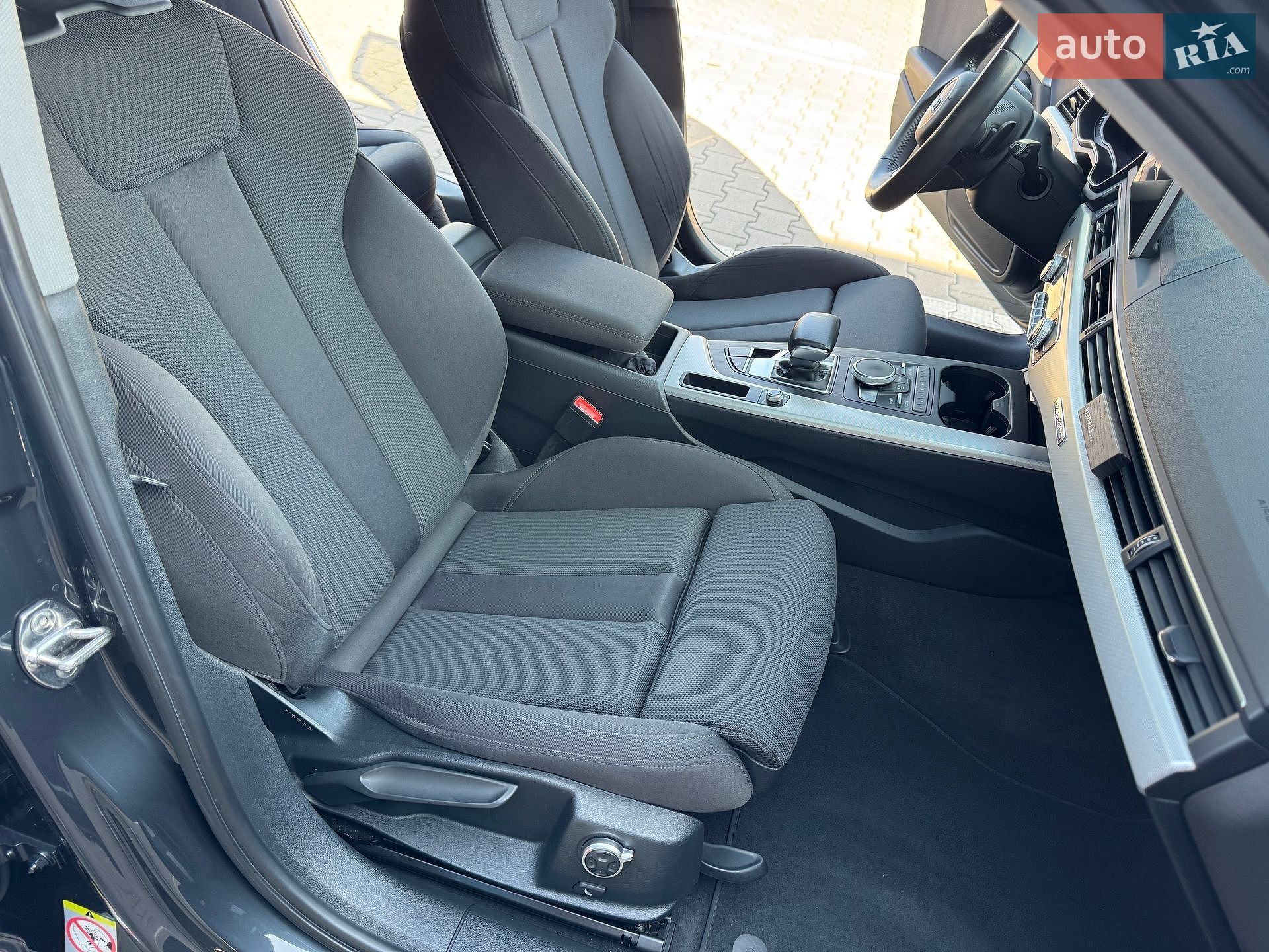 Audi A4 2019 VIN WAUZZZF47KA079169 фото оголошення 28 з 38