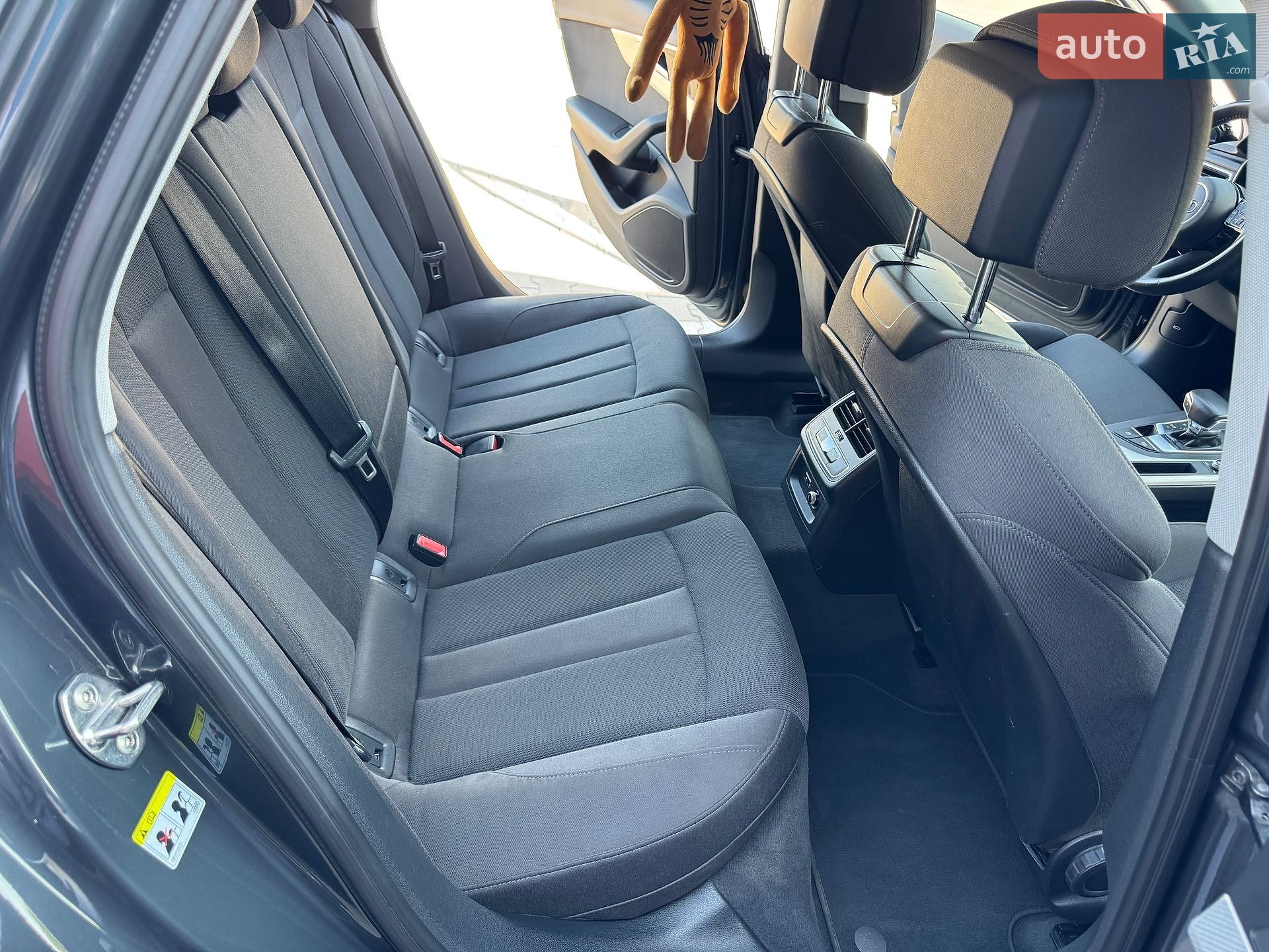 Audi A4 2019 VIN WAUZZZF47KA079169 фото оголошення 30 з 38