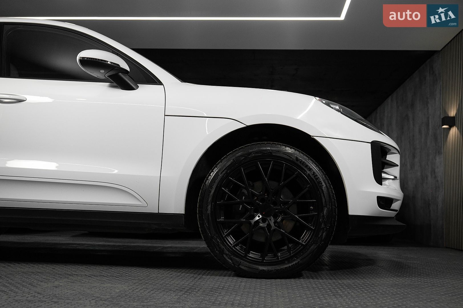 Porsche Macan 2019 VIN WP1AA2A54LLB02037 фото оголошення 4 з 31