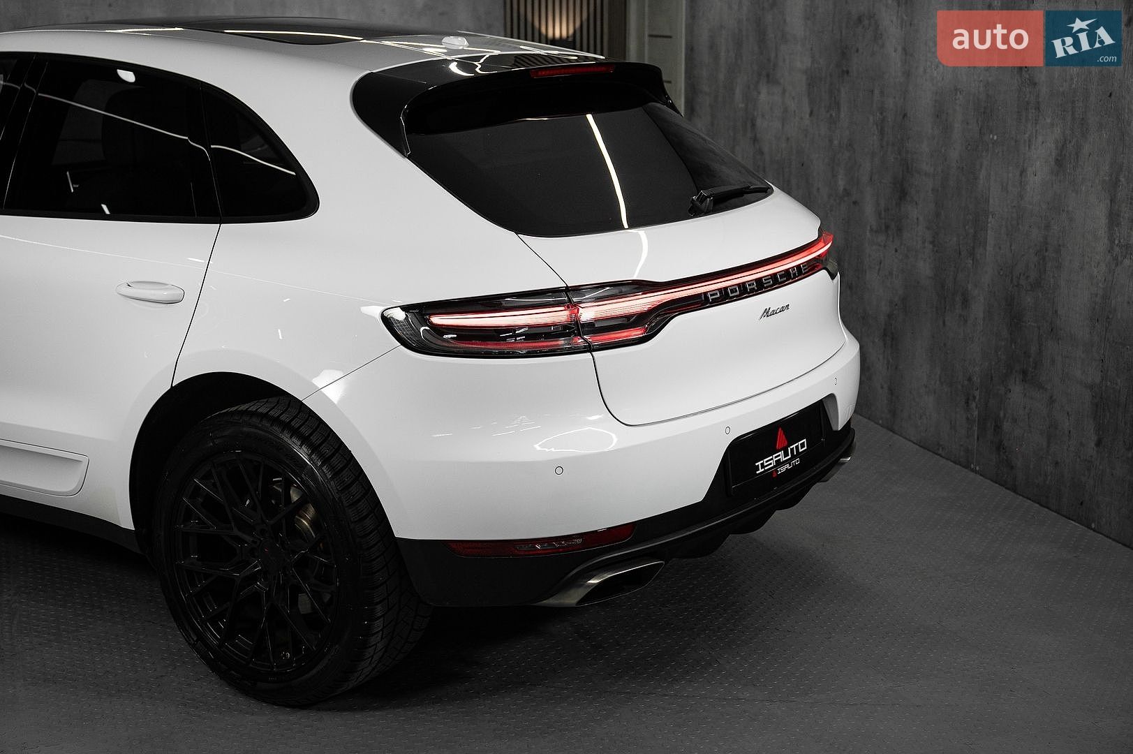 Porsche Macan 2019 VIN WP1AA2A54LLB02037 фото оголошення 18 з 31