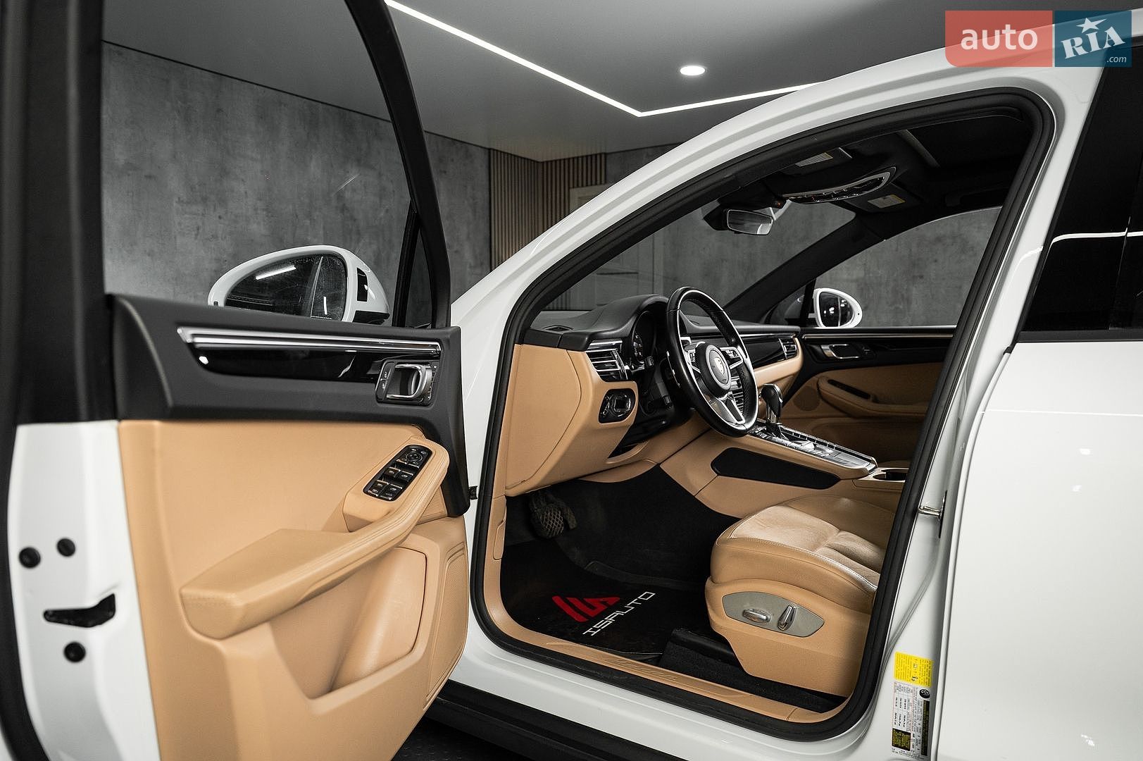 Porsche Macan 2019 VIN WP1AA2A54LLB02037 фото оголошення 19 з 31