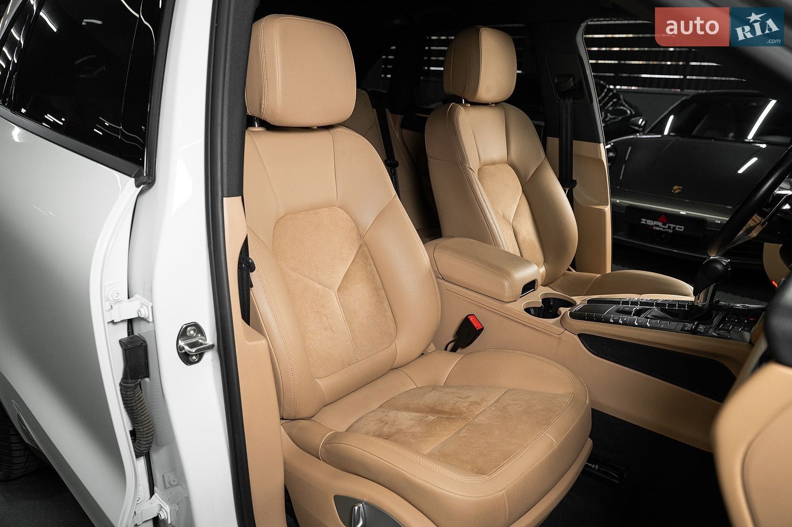 Porsche Macan 2019 VIN WP1AA2A54LLB02037 фото оголошення 23 з 31