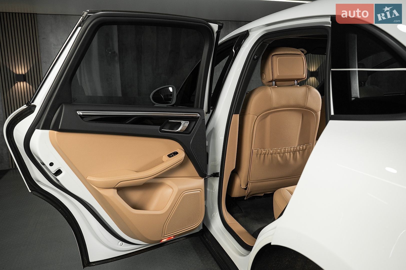Porsche Macan 2019 VIN WP1AA2A54LLB02037 фото оголошення 28 з 31