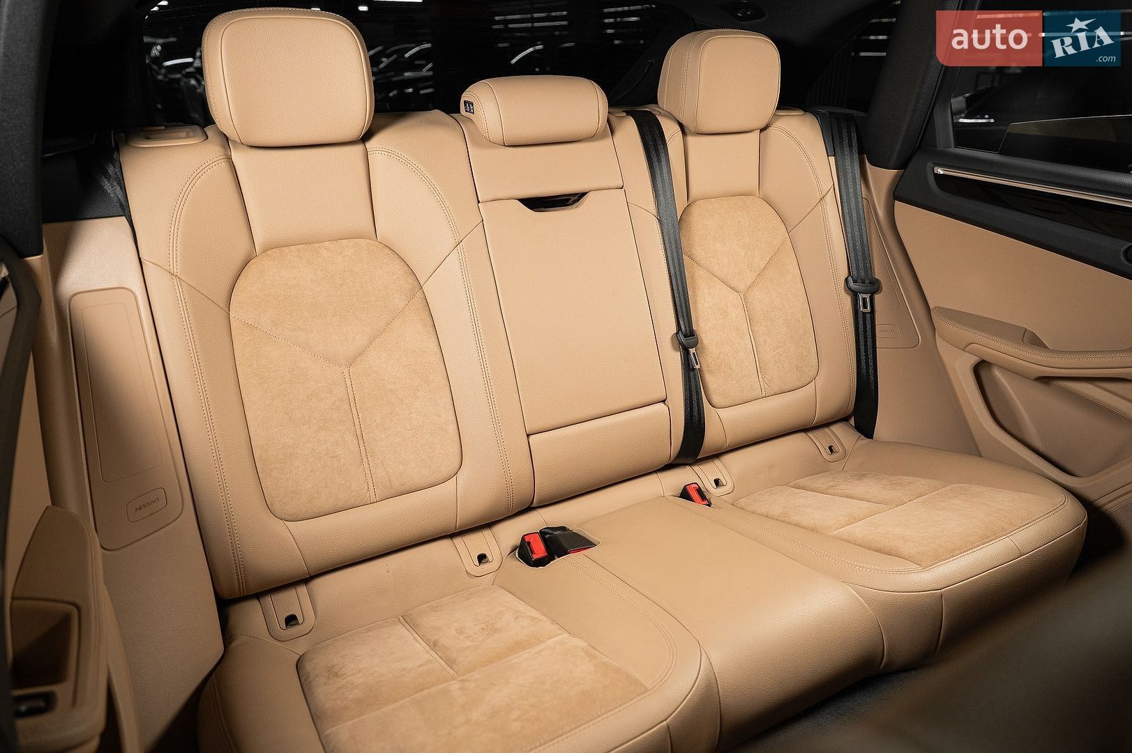 Porsche Macan 2019 VIN WP1AA2A54LLB02037 фото оголошення 29 з 31