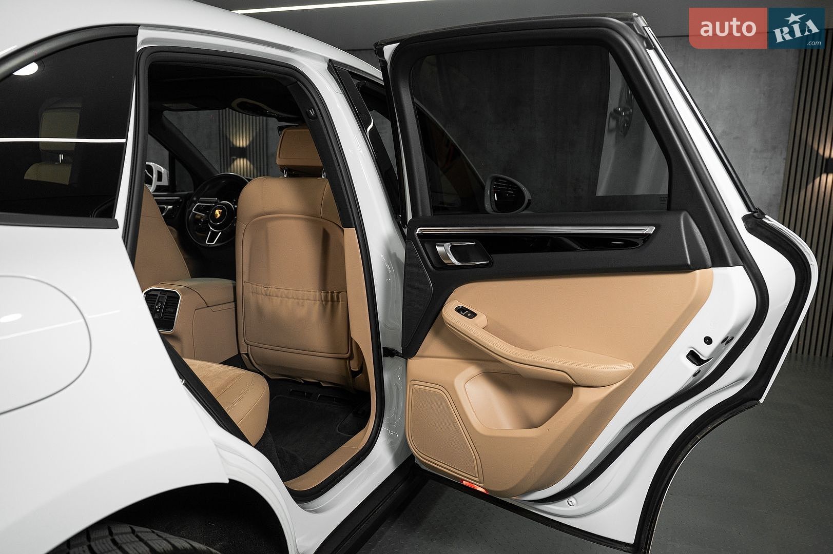 Porsche Macan 2019 VIN WP1AA2A54LLB02037 фото оголошення 30 з 31