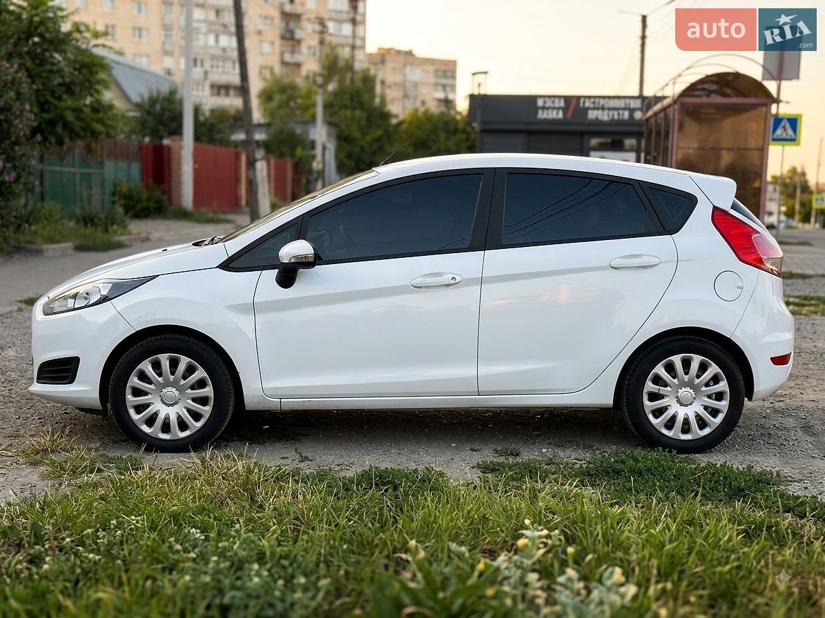 Ford Fiesta 2017 VIN WF0DXXGAKDHP23102 фото оголошення 3 з 8