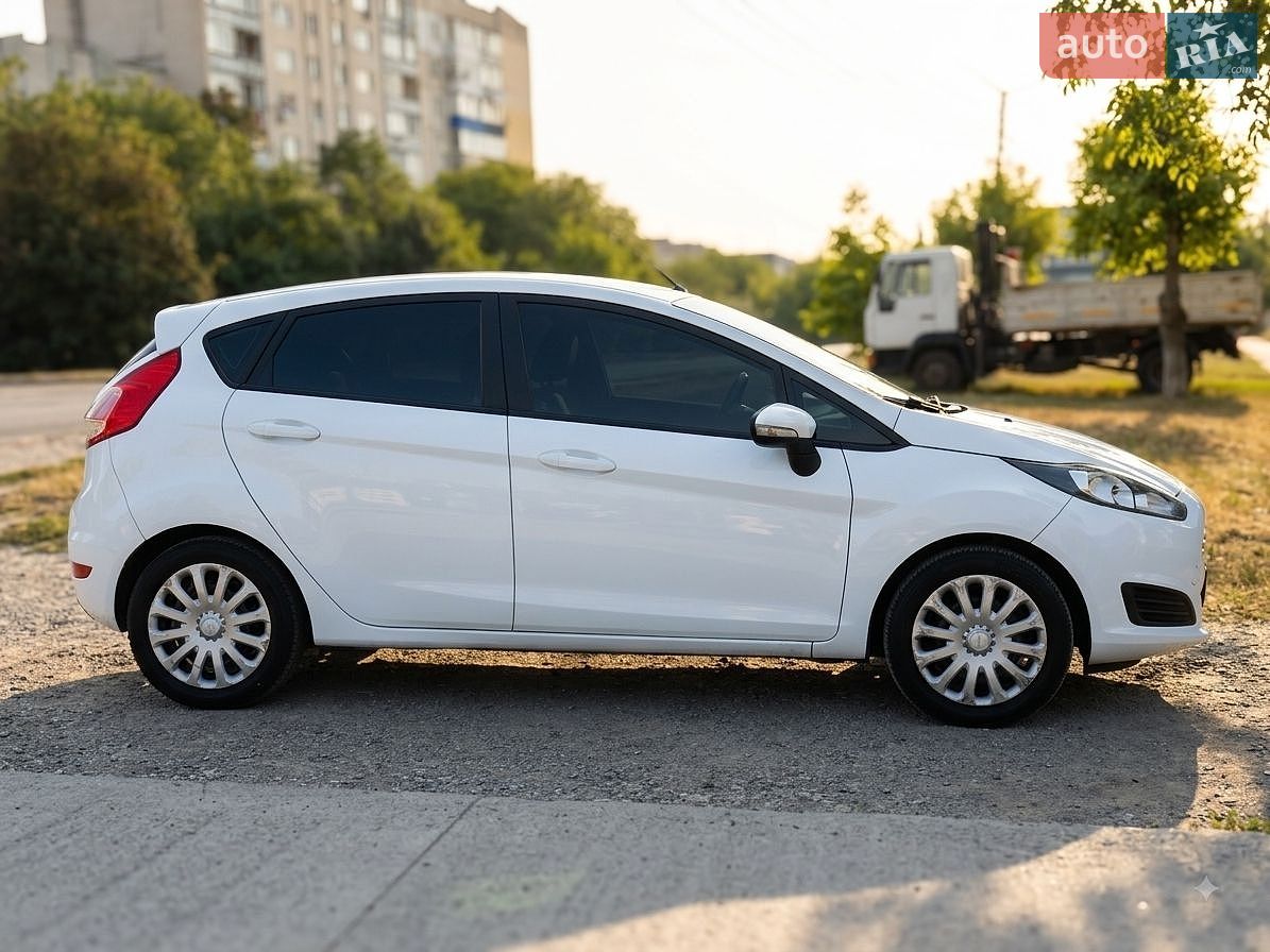 Ford Fiesta 2017 VIN WF0DXXGAKDHP23102 фото оголошення 4 з 8