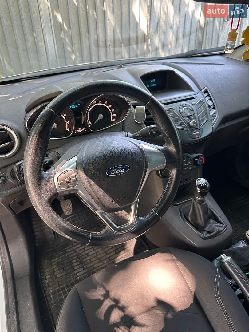 Ford Fiesta 2017 VIN WF0DXXGAKDHP23102 фото оголошення 7 з 8