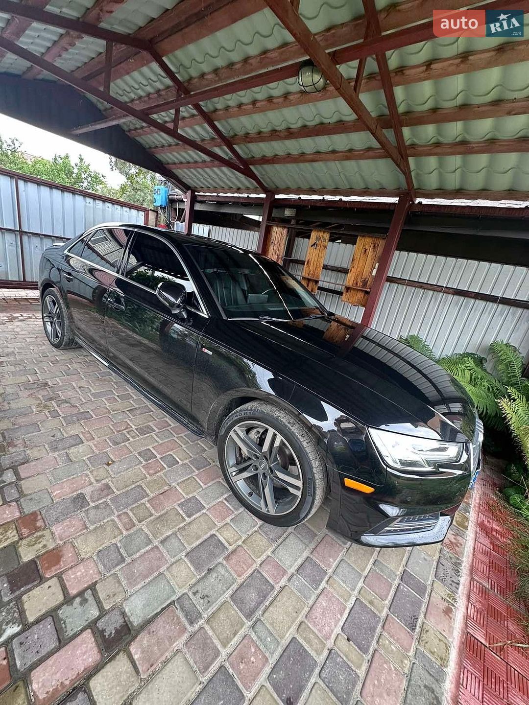 Audi A4 2018 VIN WAUENAF45JA181838 фото оголошення 2 з 19