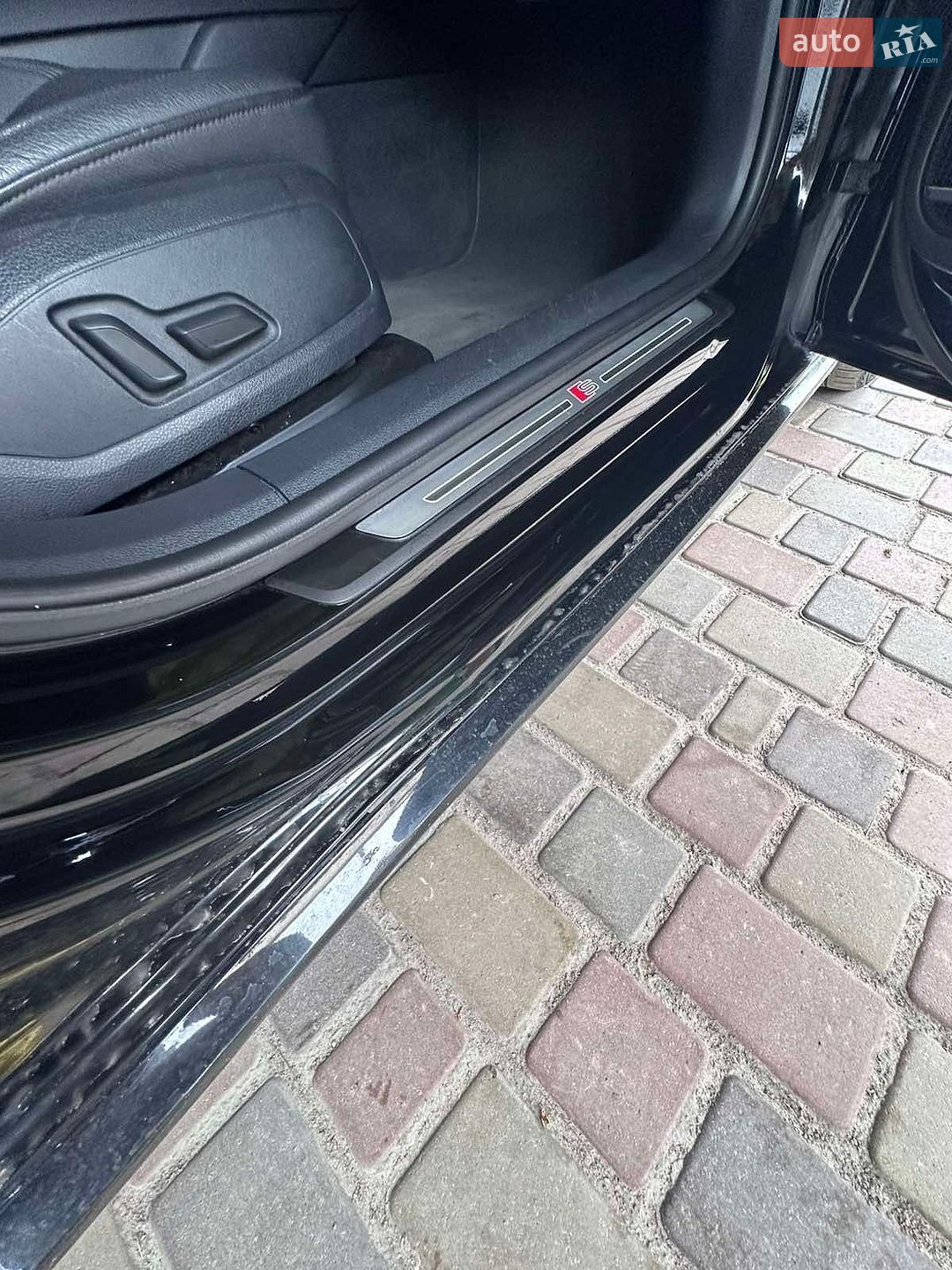 Audi A4 2018 VIN WAUENAF45JA181838 фото оголошення 4 з 19
