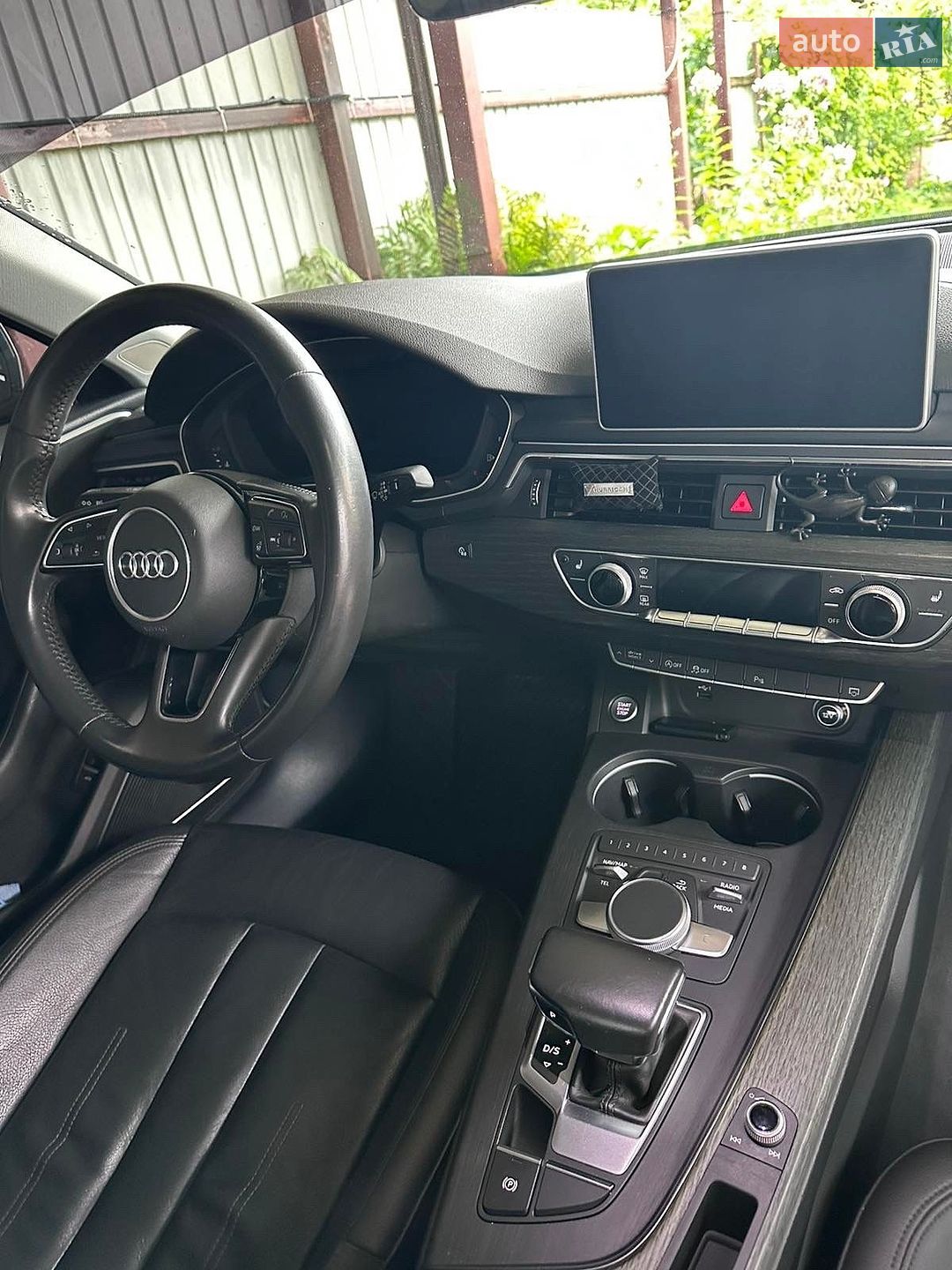 Audi A4 2018 VIN WAUENAF45JA181838 фото оголошення 11 з 19
