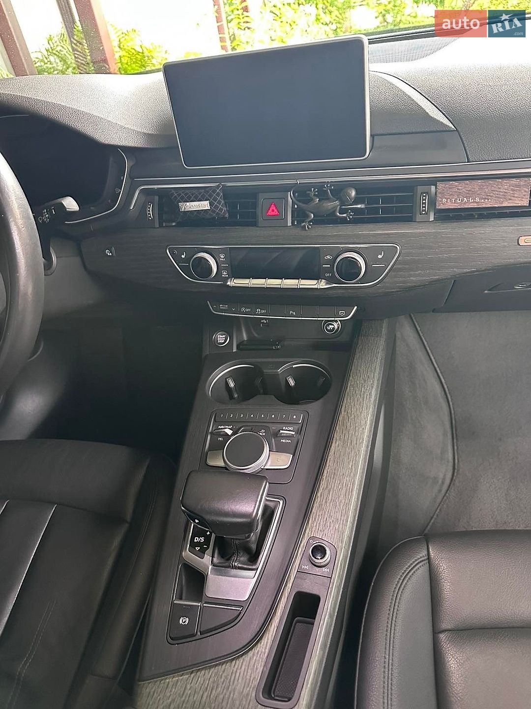 Audi A4 2018 VIN WAUENAF45JA181838 фото оголошення 10 з 19
