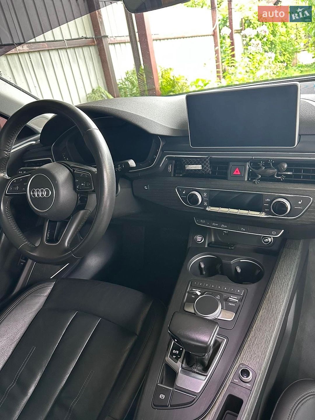 Audi A4 2018 VIN WAUENAF45JA181838 фото оголошення 12 з 19