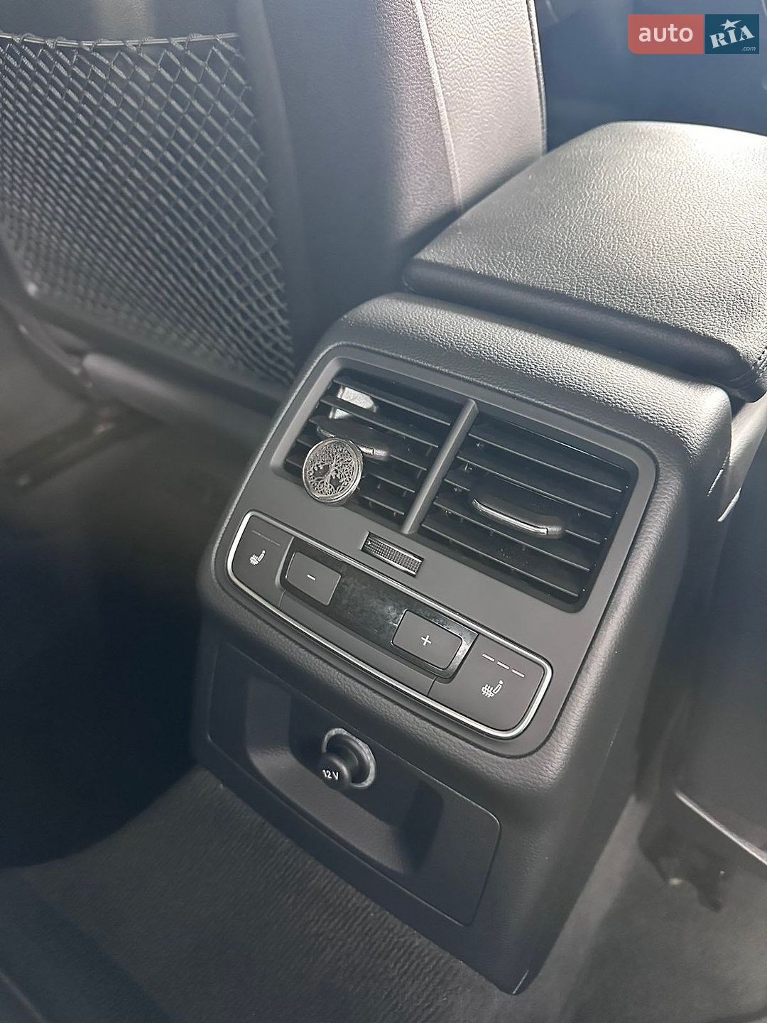 Audi A4 2018 VIN WAUENAF45JA181838 фото оголошення 16 з 19