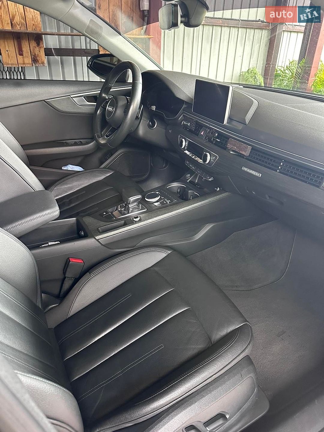Audi A4 2018 VIN WAUENAF45JA181838 фото оголошення 17 з 19