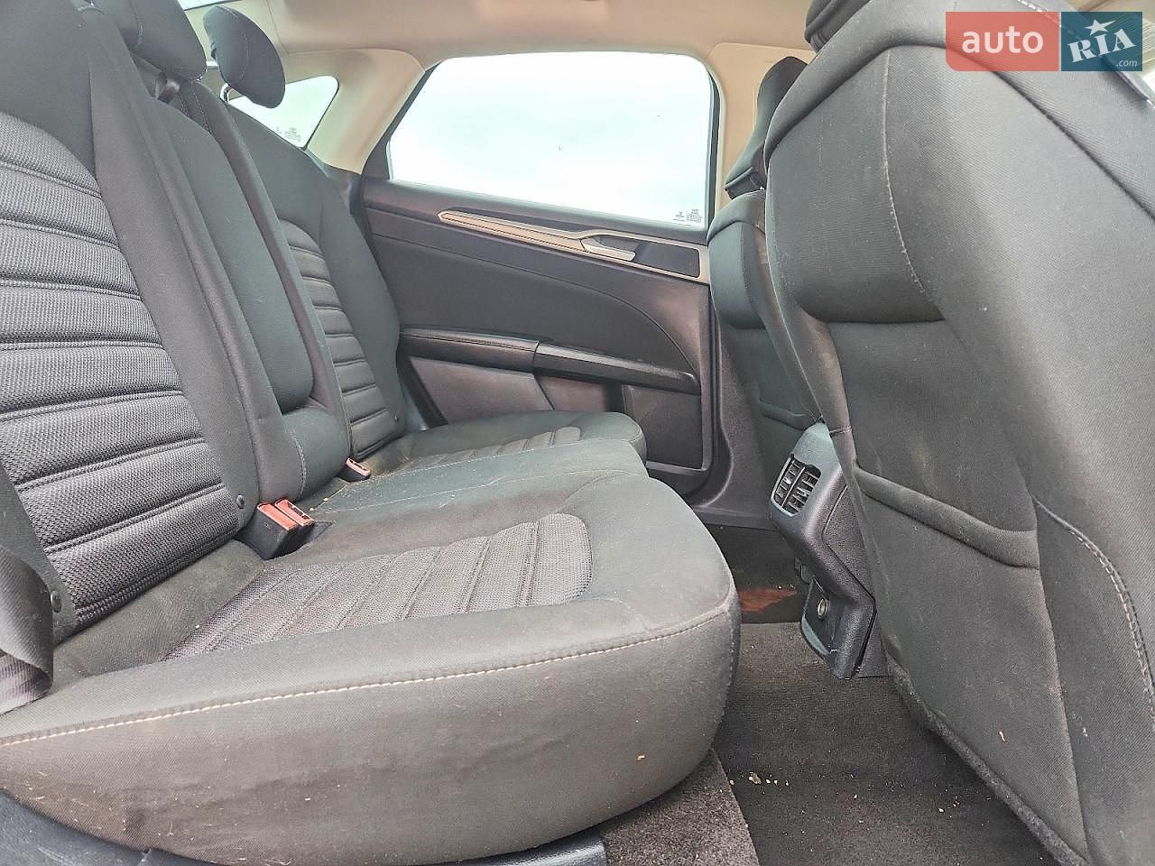 Ford Fusion 2018 VIN 3FA6P0LU4KR106321 фото оголошення 10 з 12
