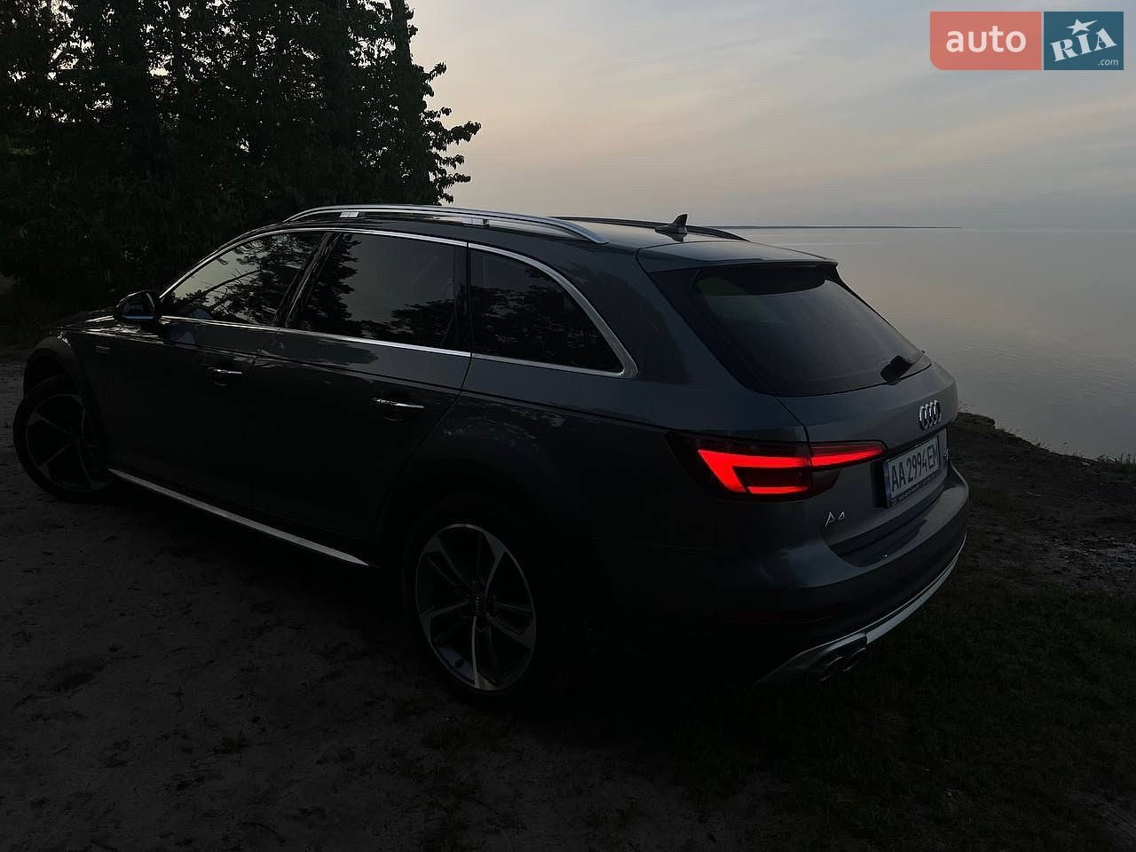 Audi A4 2017 VIN WAUZZZF47HA118139 фото оголошення 10 з 28
