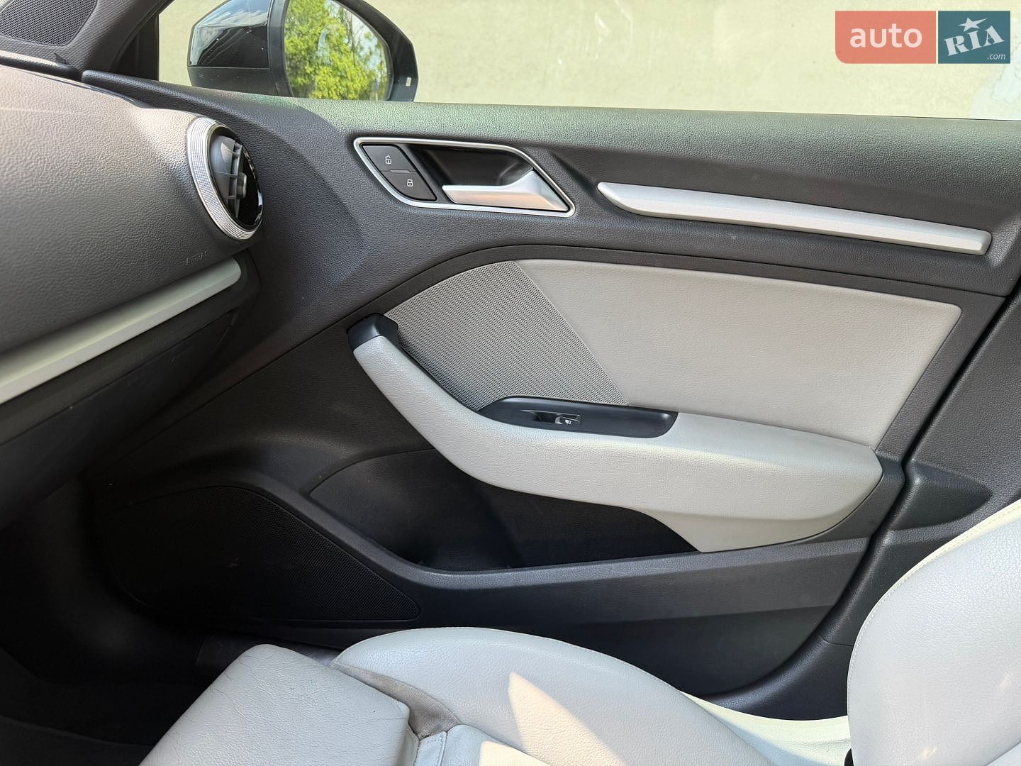 Audi A3 2017 VIN WAUUPBFF4HA080104 фото оголошення 5 з 33