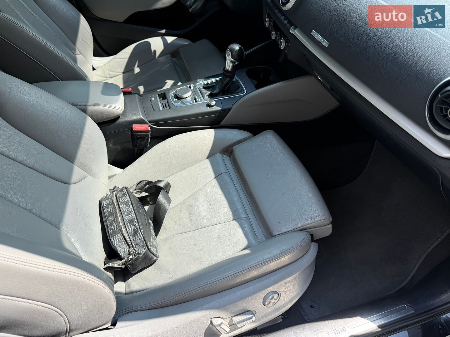 Audi A3 2017 VIN WAUUPBFF4HA080104 фото оголошення 16 з 33